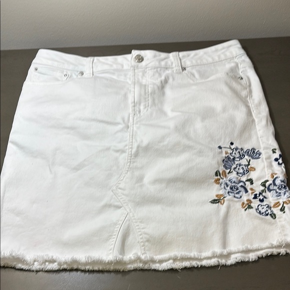 White and Blue Mini Skirt for Casual Resort Wear - Picture 1 of 7